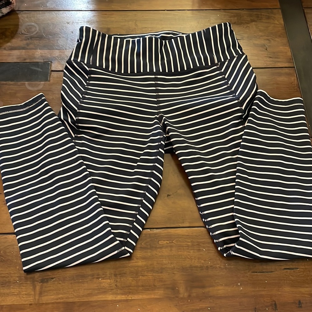 Athleta- woman’s navy stripped leggings - size medium